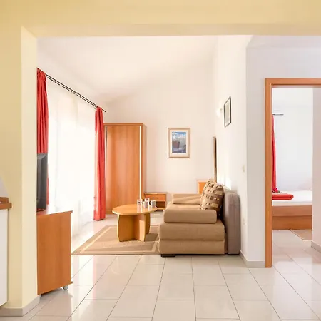 Amazing Apartment In Baska Voda 公寓 巴什卡沃达