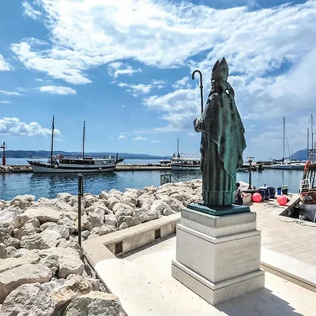 Amazing Apartment In Baska Voda 公寓 巴什卡沃达