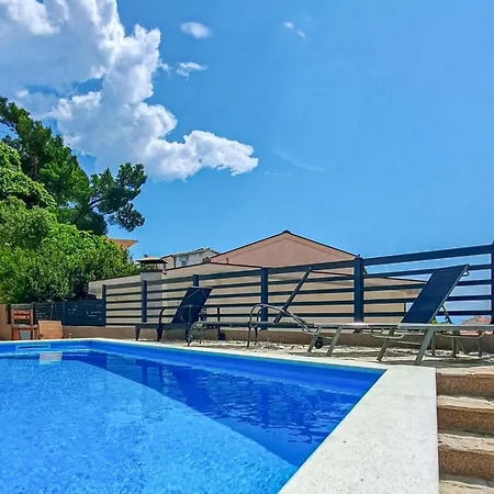 Amazing Apartment In Baska Voda 公寓 巴什卡沃达